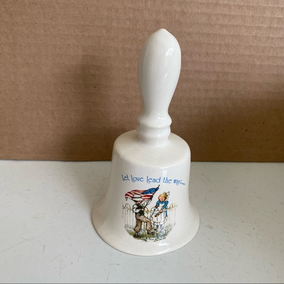 Holly Hobbie Bell - Picture 1 of 3